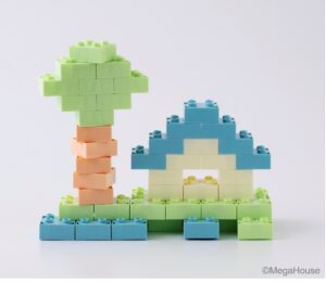 ブロックとして遊べる特殊キャップ付きオリジナルラベルウォーター「イッスンブロック」の商品化を支援。特殊キャップ対応の製造体制を構築し、新たなオリジナルラベルウォーターを実現