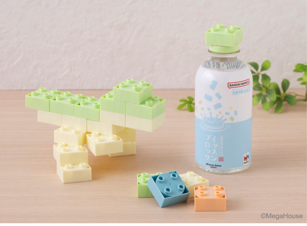 ブロックとして遊べる特殊キャップ付きオリジナルラベルウォーター「イッスンブロック」の商品化を支援。特殊キャップ対応の製造体制を構築し、新たなオリジナルラベルウォーターを実現